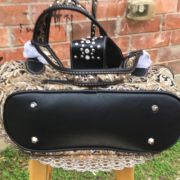 Montana West Paisley Quilted Tote NWT - Picture 6 of 6